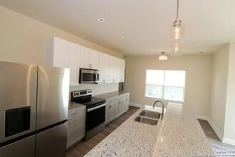 2503 golf in Spring Branch, TX - Foto de edificio - Building Photo