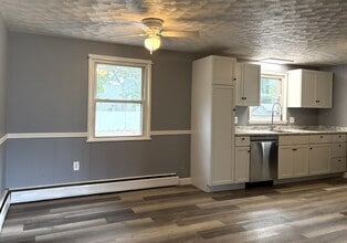 21 David St in Enfield, CT - Foto de edificio - Building Photo