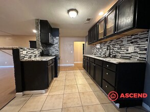 921 Wood St in Taft, CA - Building Photo - Building Photo