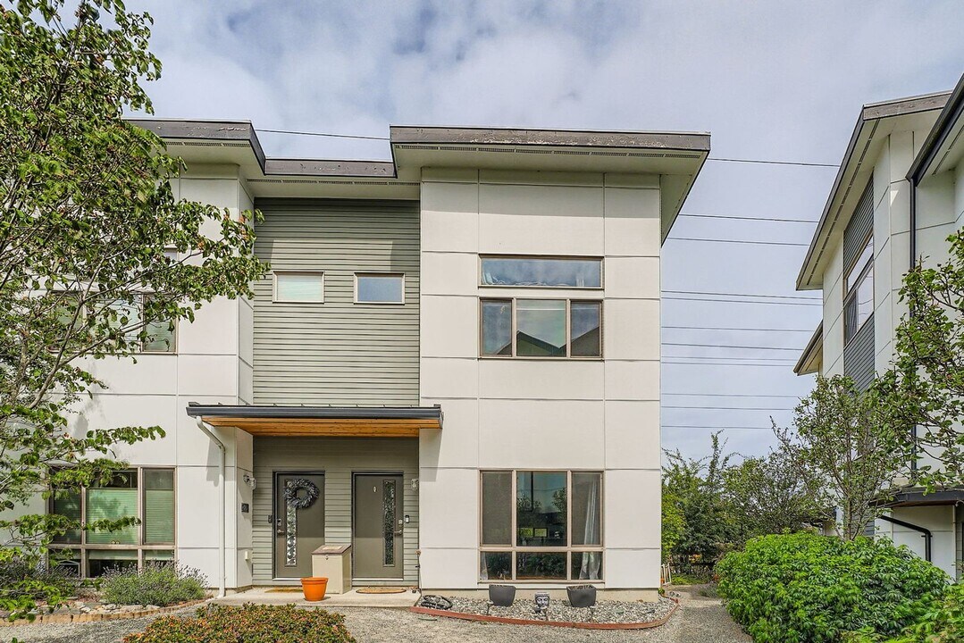 4276 S Greenbelt Station Dr in Seattle, WA - Building Photo