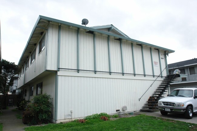 3830 Barker Dr in San Jose, CA - Foto de edificio - Building Photo