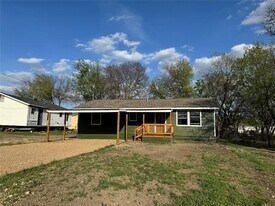 116 Lusk St in Bailey, TX - Building Photo