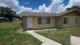235 Leelon Rd in Lakeland, FL - Building Photo