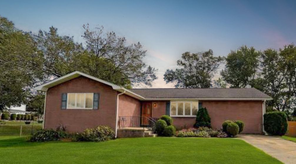 24 Carl Sandburg Dr in Hamilton Township, NJ - Building Photo