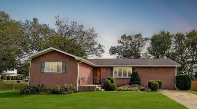 24 Carl Sandburg Dr in Hamilton Township, NJ - Building Photo - Building Photo