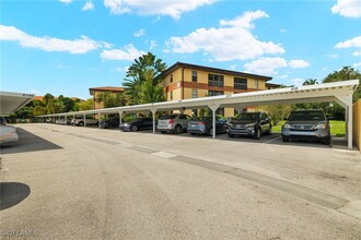 6142 Whiskey Creek Dr in Ft. Myers, FL - Foto de edificio - Building Photo