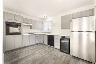 107 Joshua St in Henderson, NV - Building Photo - Building Photo