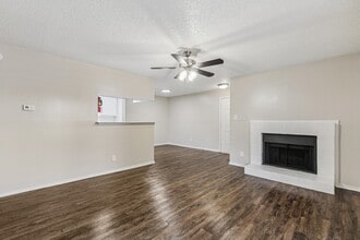 Camino Del Sol in Denton, TX - Foto de edificio - Building Photo