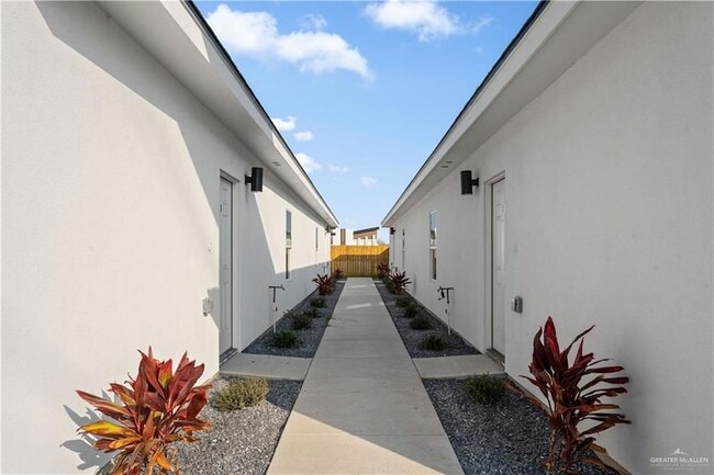 504 N Onyx Ave in Edinburg, TX - Foto de edificio - Building Photo