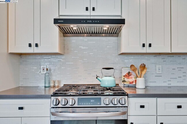 property at 212 S Rengstorff Ave