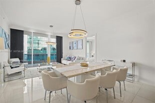 200 Biscayne Blvd Way in Miami, FL - Building Photo