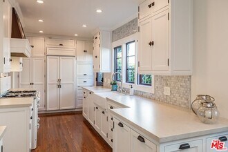 8133 4th St in Los Angeles, CA - Building Photo - Building Photo