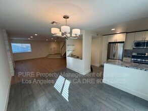 2330 Oak St in Santa Monica, CA - Building Photo - Building Photo