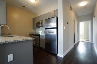 625 McGrath Hwy in Somerville, MA - Foto de edificio - Building Photo