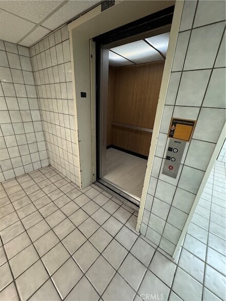 2616 Canada Blvd, Unit 305 in Glendale, CA - Foto de edificio - Building Photo