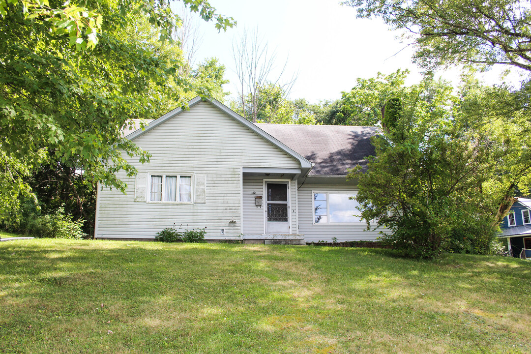 120 Fairview Dr in Slippery Rock, PA - Building Photo