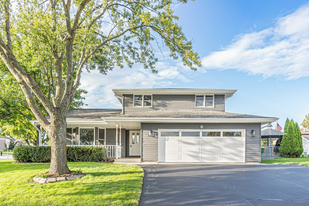 8 Abbeywood Dr