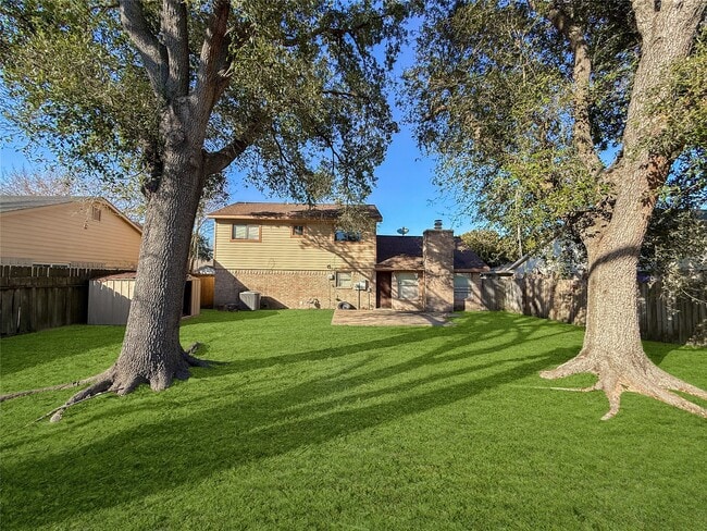 20223 Regents Corner Ln