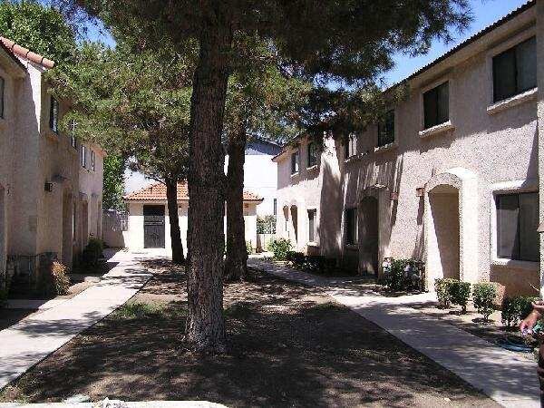 Casa Linda Apartments in Fontana, CA - Building Photo - Building Photo