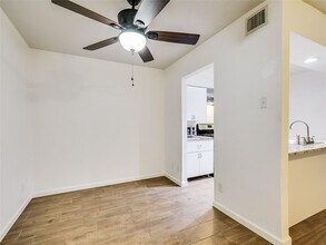 2303 East Side Dr in Austin, TX - Building Photo - Building Photo
