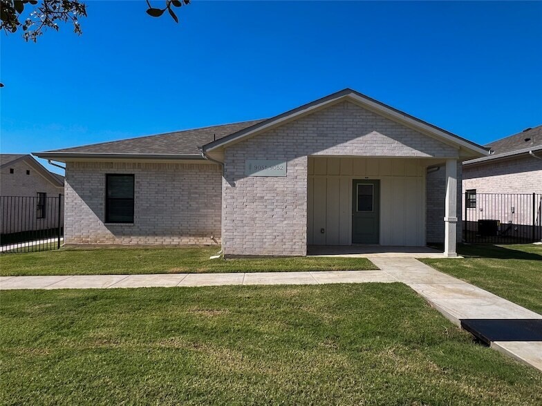 3050 Viking St in Denison, TX - Foto de edificio