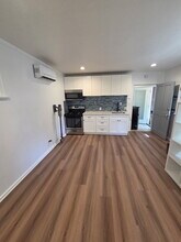 14039 Gilmore St, Unit 1 in Van Nuys, CA - Building Photo - Building Photo