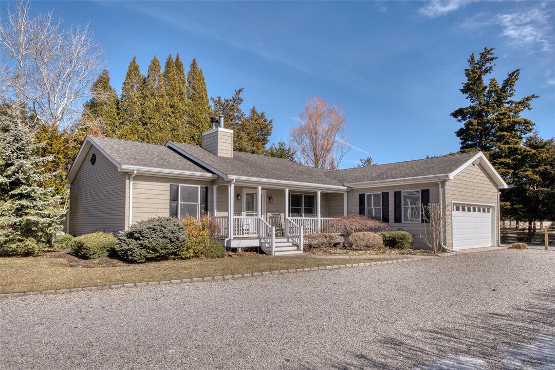 50 3 Waters Ln in Orient, NY - Building Photo