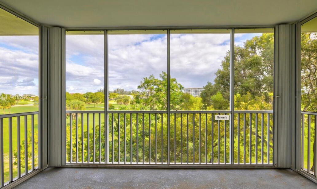 2800 N Palm Aire Dr in Pompano Beach, FL - Building Photo