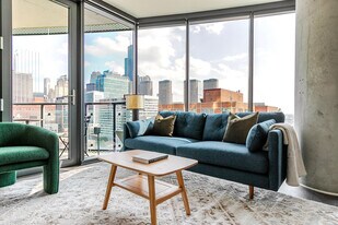 730 W Couch Pl in Chicago, IL - Building Photo