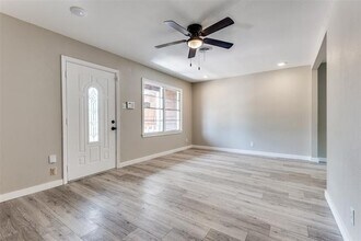 2505 Falls Dr in Dallas, TX - Building Photo - Building Photo