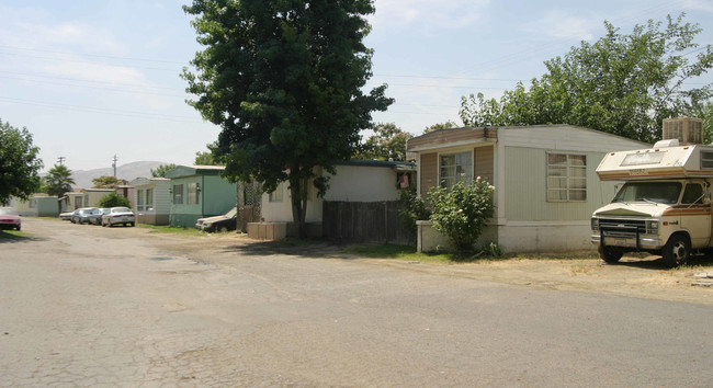 River Bend Mobile Home Park in Sanger, CA - Building Photo - Other