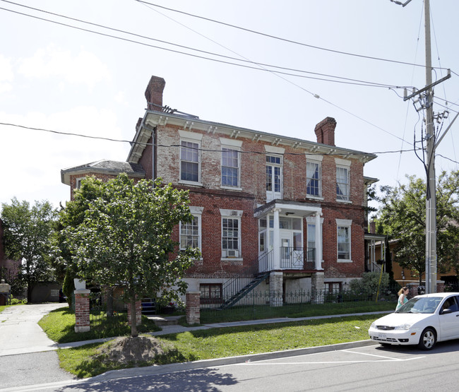 16 Mary St in Barrie, ON - Building Photo - Primary Photo