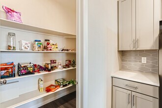 10565 Paris St in Commerce City, CO - Foto de edificio - Building Photo