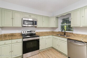 1318 San Filippo Dr SE in Palm Bay, FL - Building Photo - Building Photo