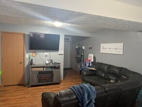 73 BB Way in Hurricane, WV - Foto de edificio - Building Photo