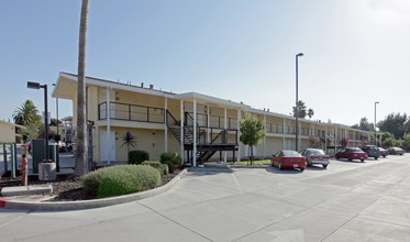 The Palms Apartments in Turlock, CA - Building Photo - Building Photo