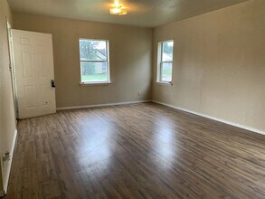 402 W Poplar Ave in Enid, OK - Building Photo - Building Photo