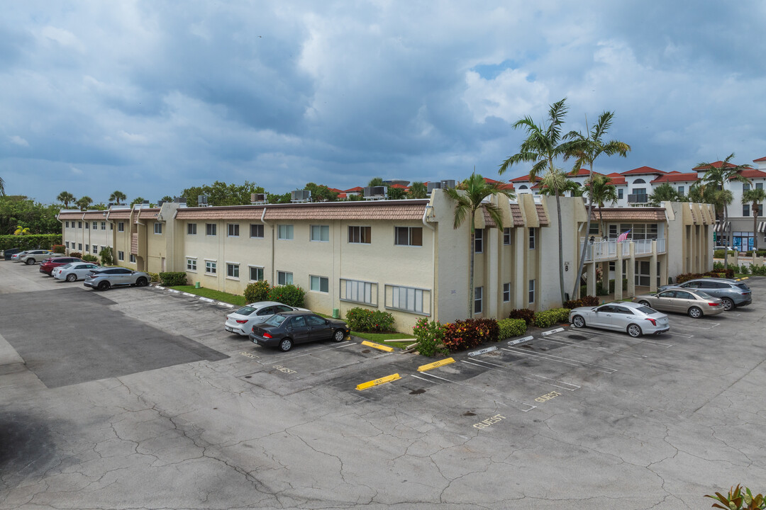 Snug Harbor Gardens in Boynton Beach, FL - Foto de edificio