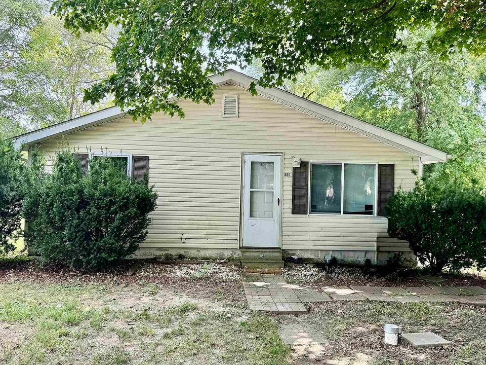 800 Clark St in Kokomo, IN - Building Photo