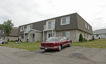 Oakridge Condo Apartments in Darien, WI - Building Photo - Building Photo