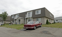 Oakridge Condo Apartments in Darien, WI - Foto de edificio - Building Photo