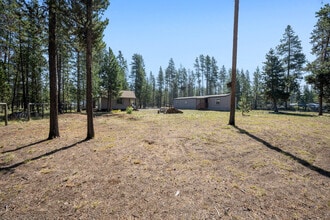 53955 1st St in La Pine, OR - Building Photo - Building Photo