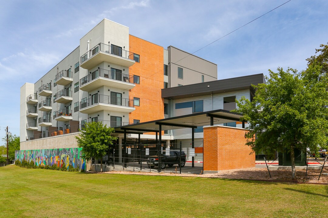 Burnet 64 in Austin, TX - Building Photo