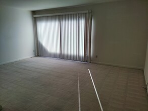 7 Embarcadero W, Unit #206 in Oakland, CA - Building Photo - Building Photo