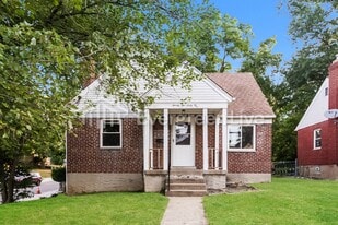 2264 Rosedale Ave in Cincinnati, OH - Building Photo
