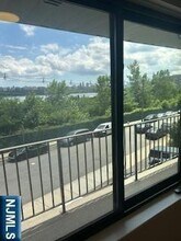 148 Undercliff Ave, Unit 2 in Edgewater, NJ - Foto de edificio - Building Photo