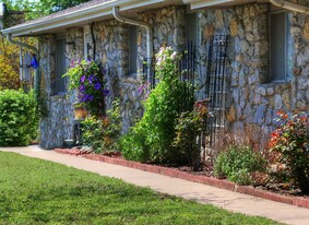 4025 Sheridan Rd, Unit D in Bartlesville, OK - Building Photo