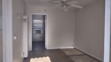 6838 18th Ave in Sacramento, CA - Building Photo - Building Photo