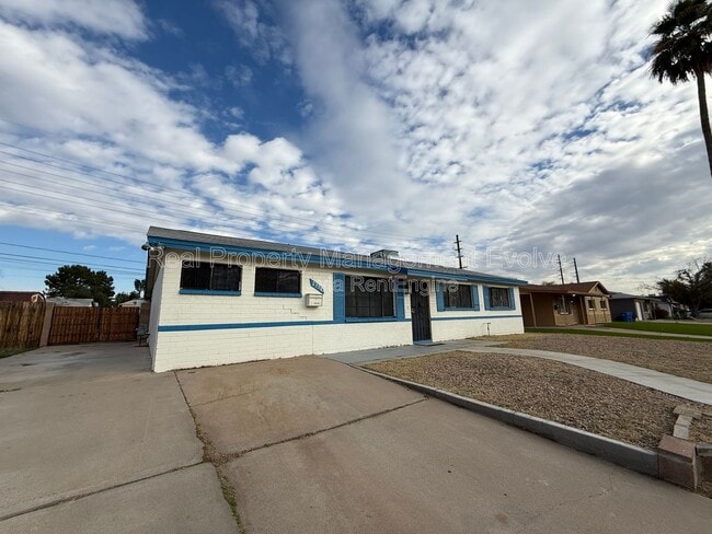 2332 W Diana Ave in Phoenix, AZ - Building Photo - Building Photo