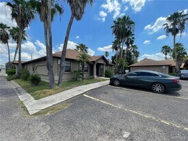 7 Pleasantview Dr in Weslaco, TX - Building Photo